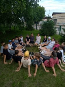 Фотография летней практики в пришкольном лагере Ромашка